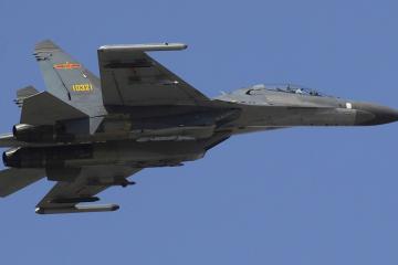 开云体育-极速轰鸣与篮下静默，当F1引擎唤醒另一种统治力