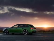 开云体育官网-极速之夜与三分雨，竞技体育共通的语言