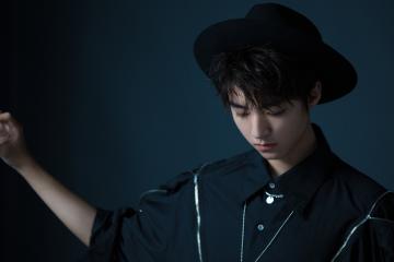 开云体育下载-库尔图瓦化身叹息之墙，曼城强势攻克圣西罗