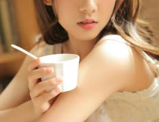 开云体育平台APP-赛道极寒与球场烈焰，当F1引擎轰鸣撞上桑巴足球的脉搏