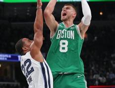 开云体育在线-快船客场大胜凯尔特人，豪取四连胜