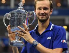 开云体育入口-法网绝杀ATP总决赛，梅德韦杰夫扛起全队