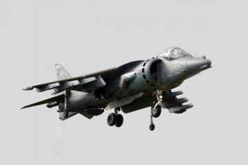 开云体育官网-篮球双城记，上海队碾压黄蜂，德罗赞制霸西甲国家德比