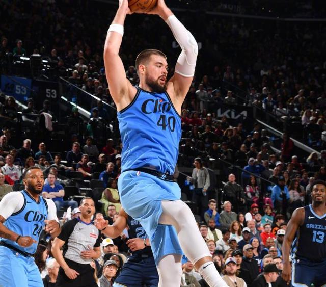 开云下载-灰熊队险胜开拓者结束连败