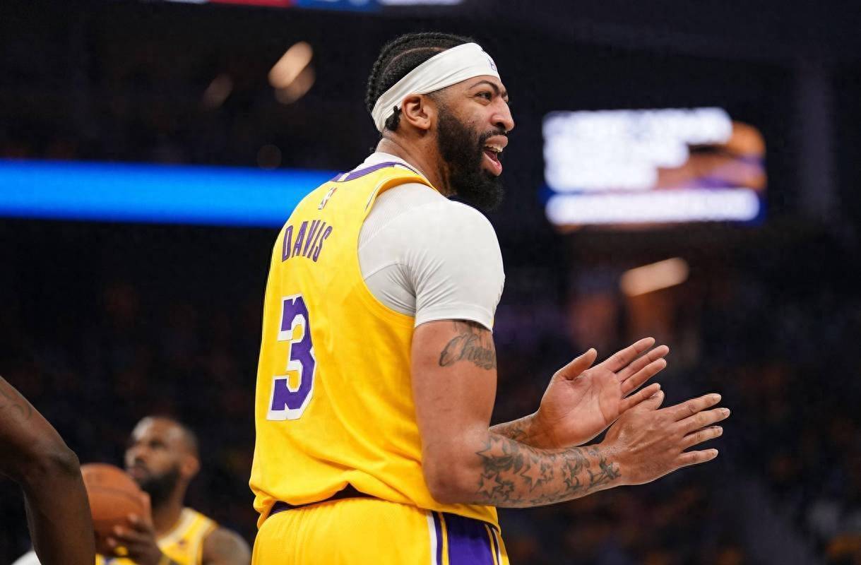 开云体育-湖人再胜独行侠，詹姆斯盖帽绝杀