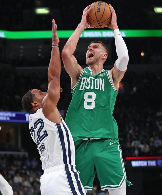 开云体育在线-快船客场大胜凯尔特人，豪取四连胜