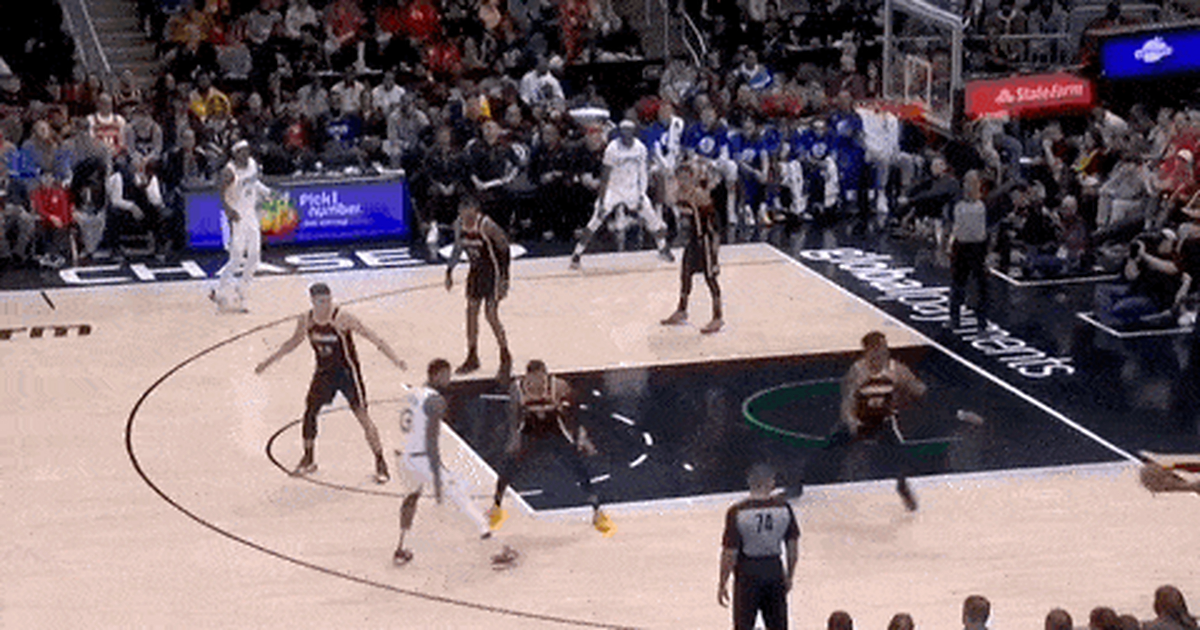 开云体育在线-包含老鹰惨遭快船横扫，杨半场吞蛋的词条