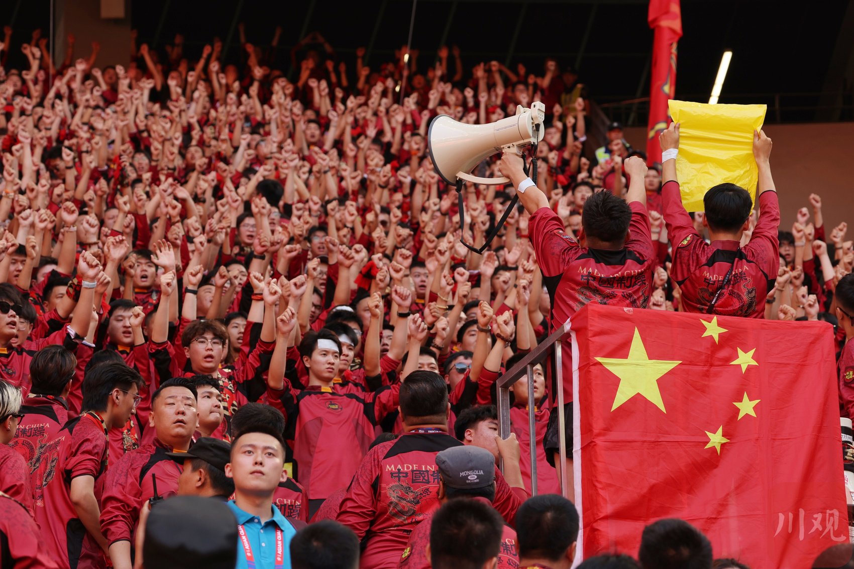 开云官网-场面火爆！足球观众席沸腾不已的简单介绍