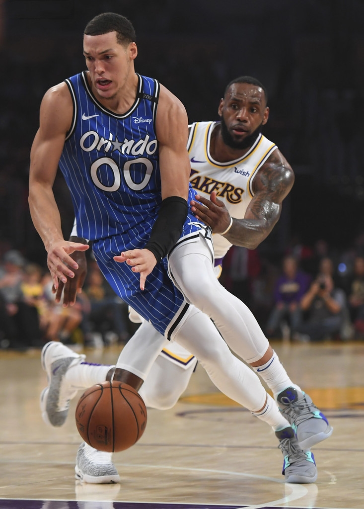 开云体育-魔术横扫深圳队，福克斯高光表现