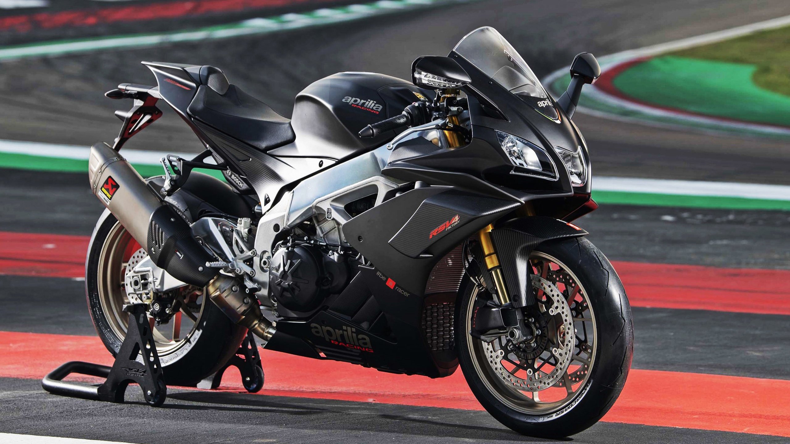 开云体育中国-德甲争冠之夜,篮球巨星德罗赞的跨界统治传奇