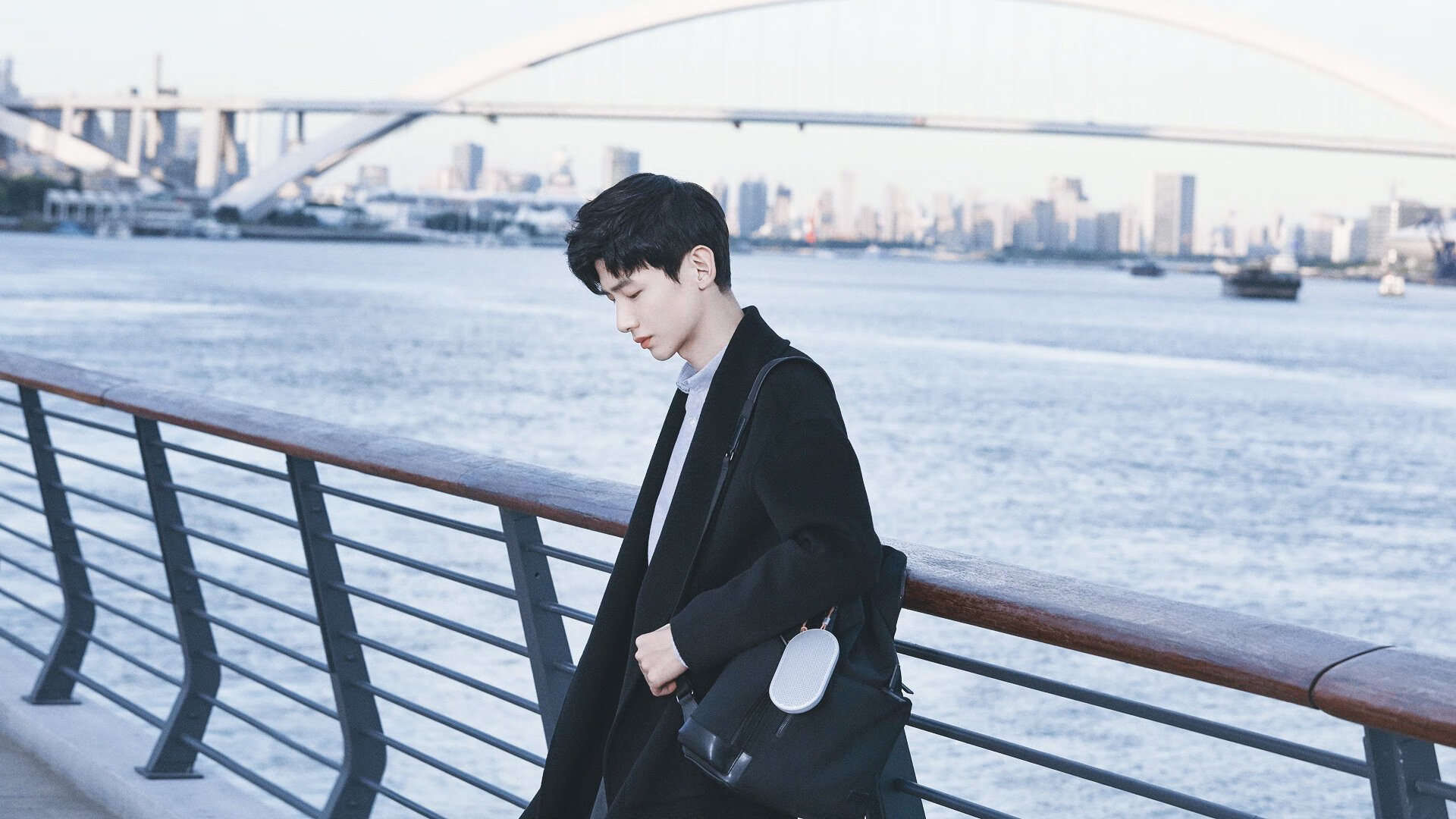 开云APP-体育双雄会，英超争冠战火燃，上海队踏平辽宁队显威