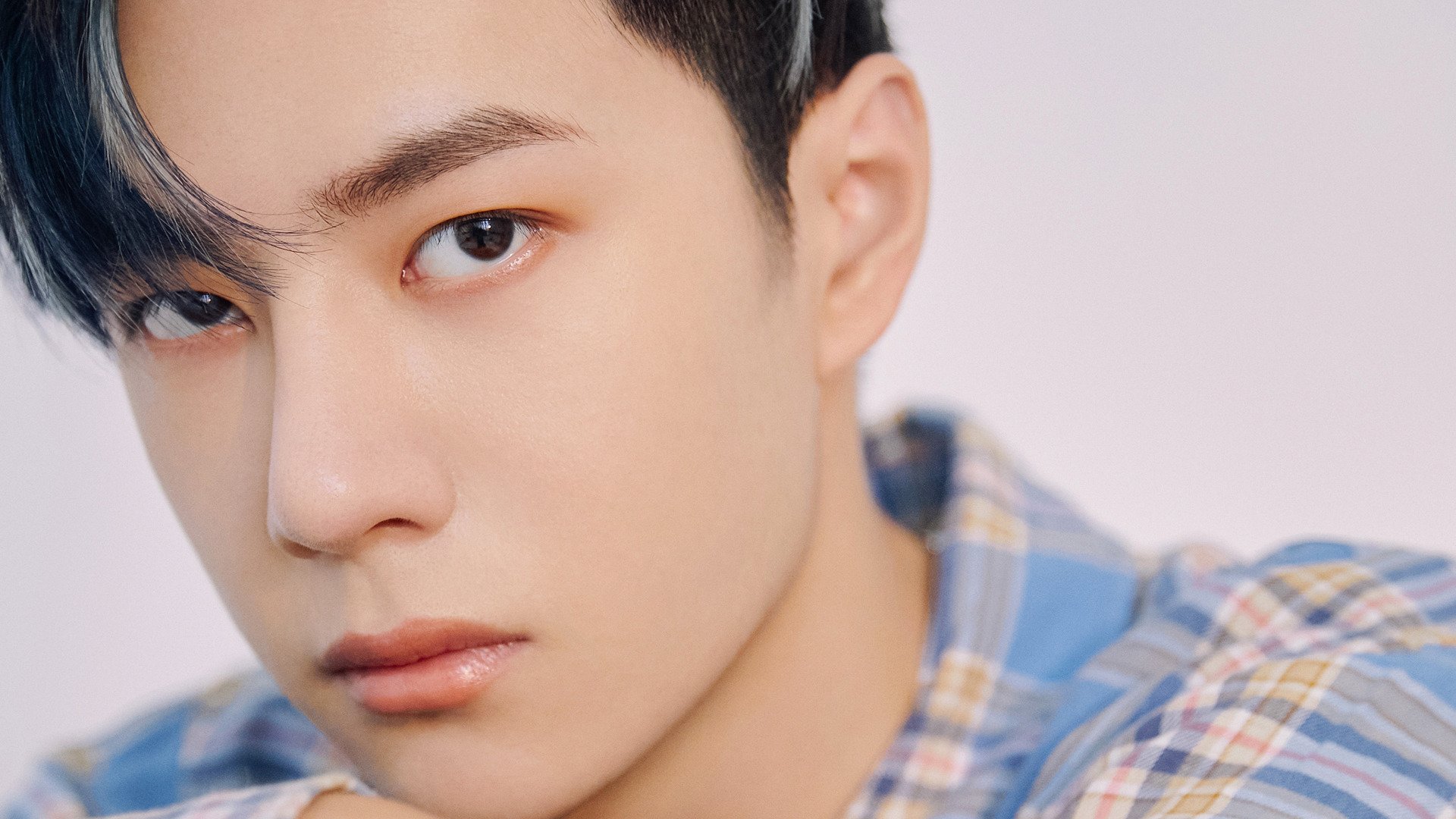 开云体育app-体育双星闪耀，哥伦比亚足球击溃玻利维亚，京多安在F1揭幕战接管比赛