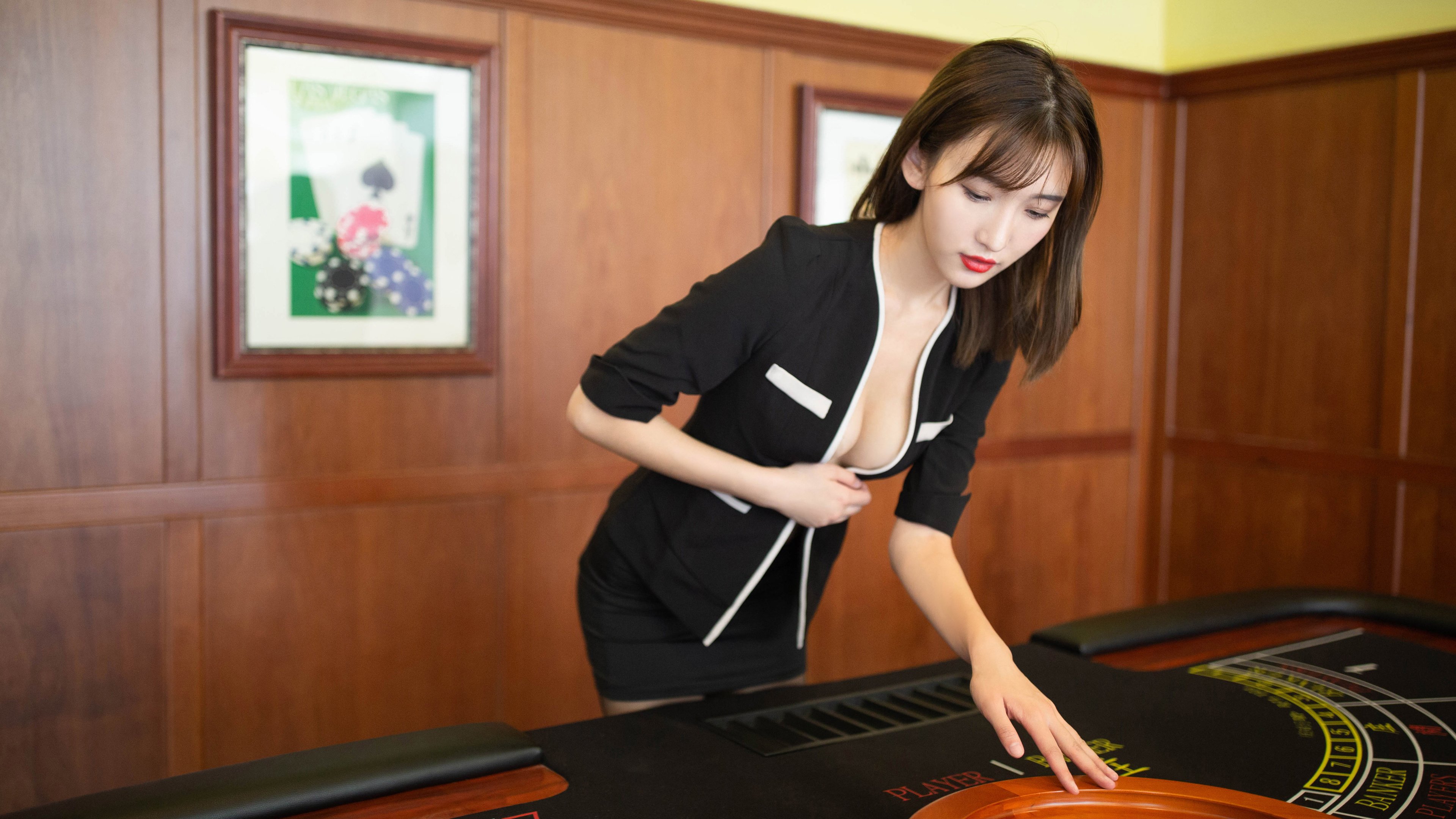 开云体育官方网站-尼日利亚踏平几内亚显非洲足球锋芒，莱万稳定输出不掉线铸欧洲绿茵传奇