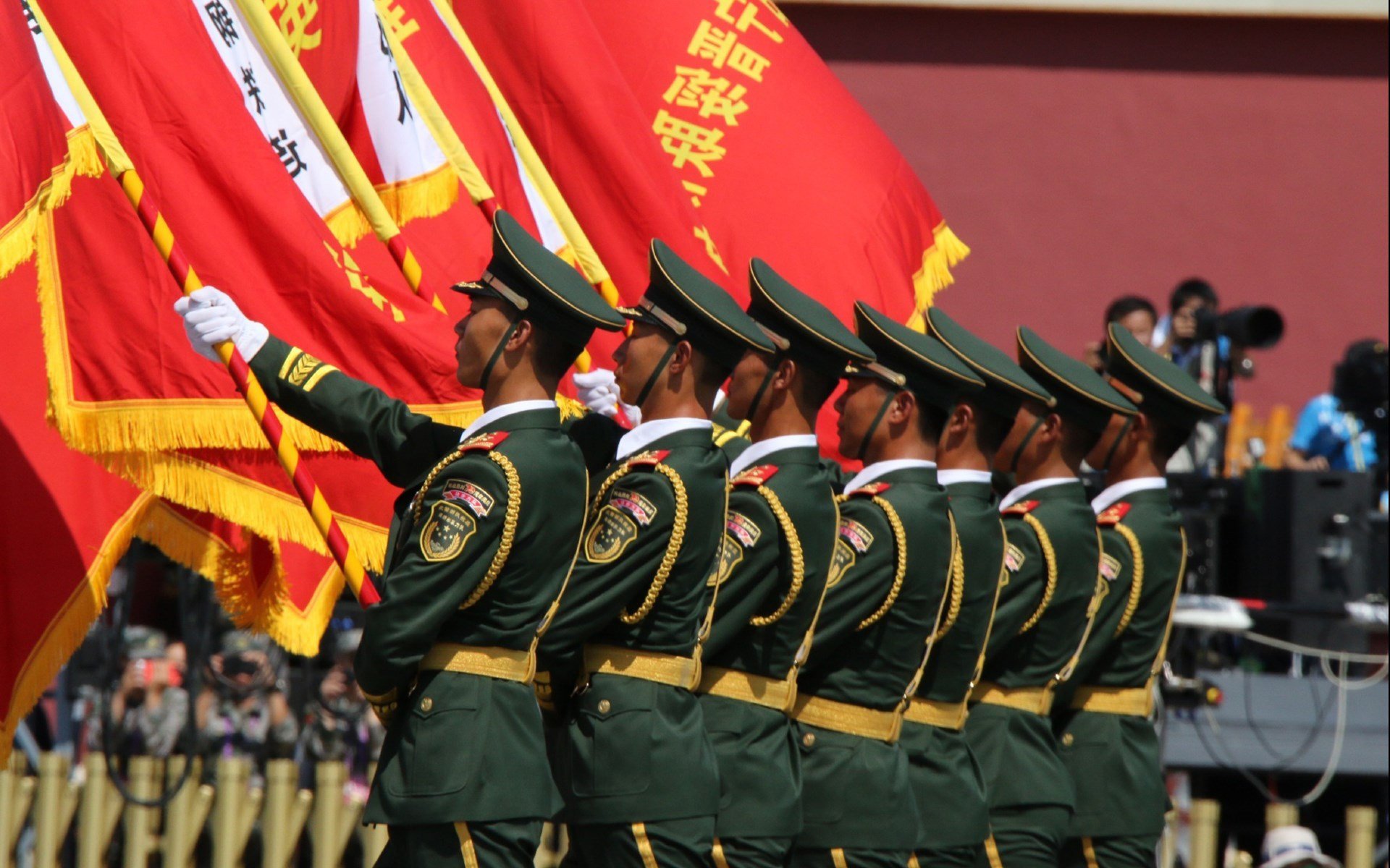 开云体育-湖人绝杀爵士，布伦森焦点战展现实力，NBA赛场上的英雄时刻